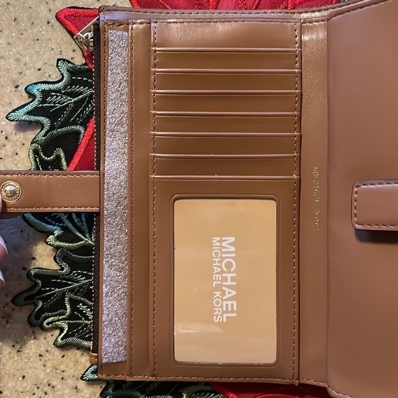 Brand New Michael Kors Phone Case Wristlet Zip Pockets Wallet Brown Gold Stars - Picture 12 of 15